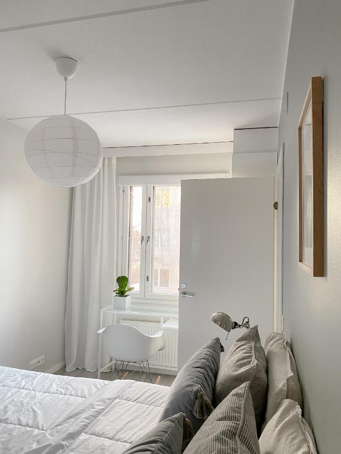 Huoneisto Modern One Bedroom With Sauna Near Airport *